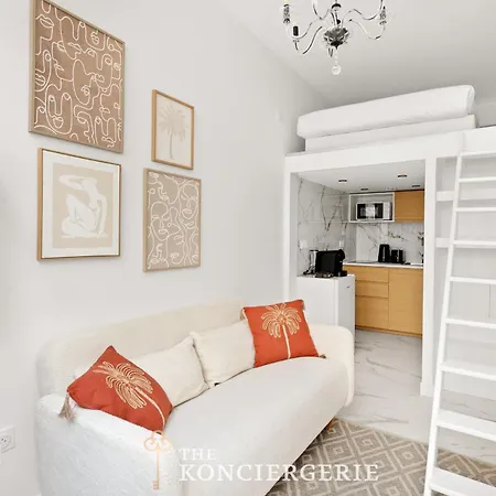 Cosy Avec Mezzanine Apartment